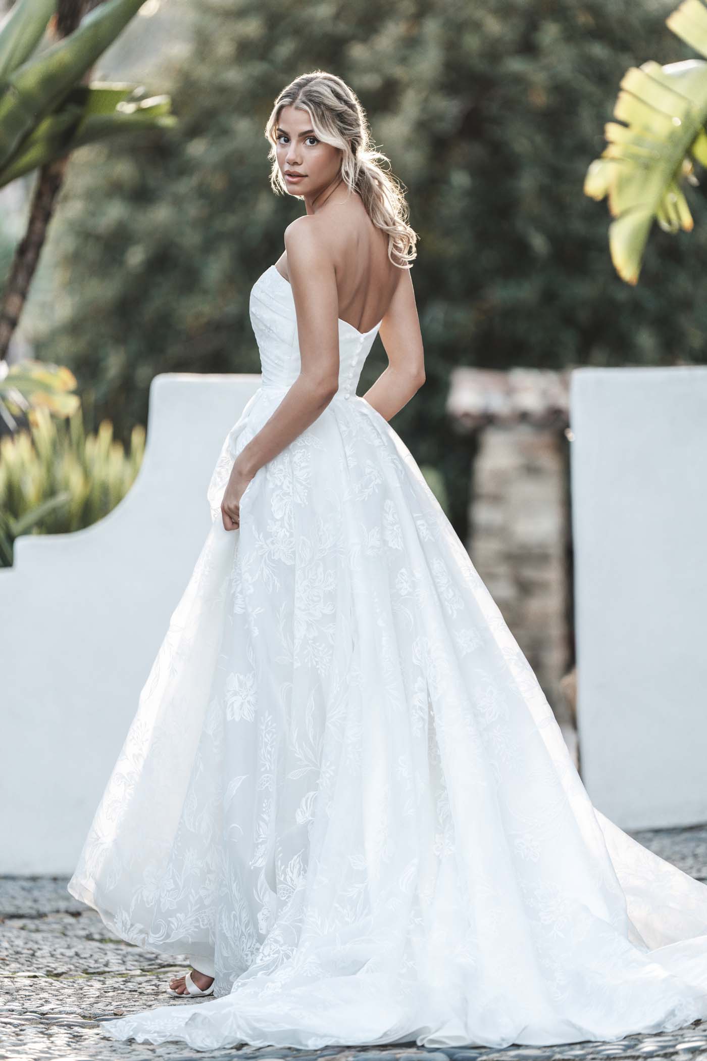 R3758