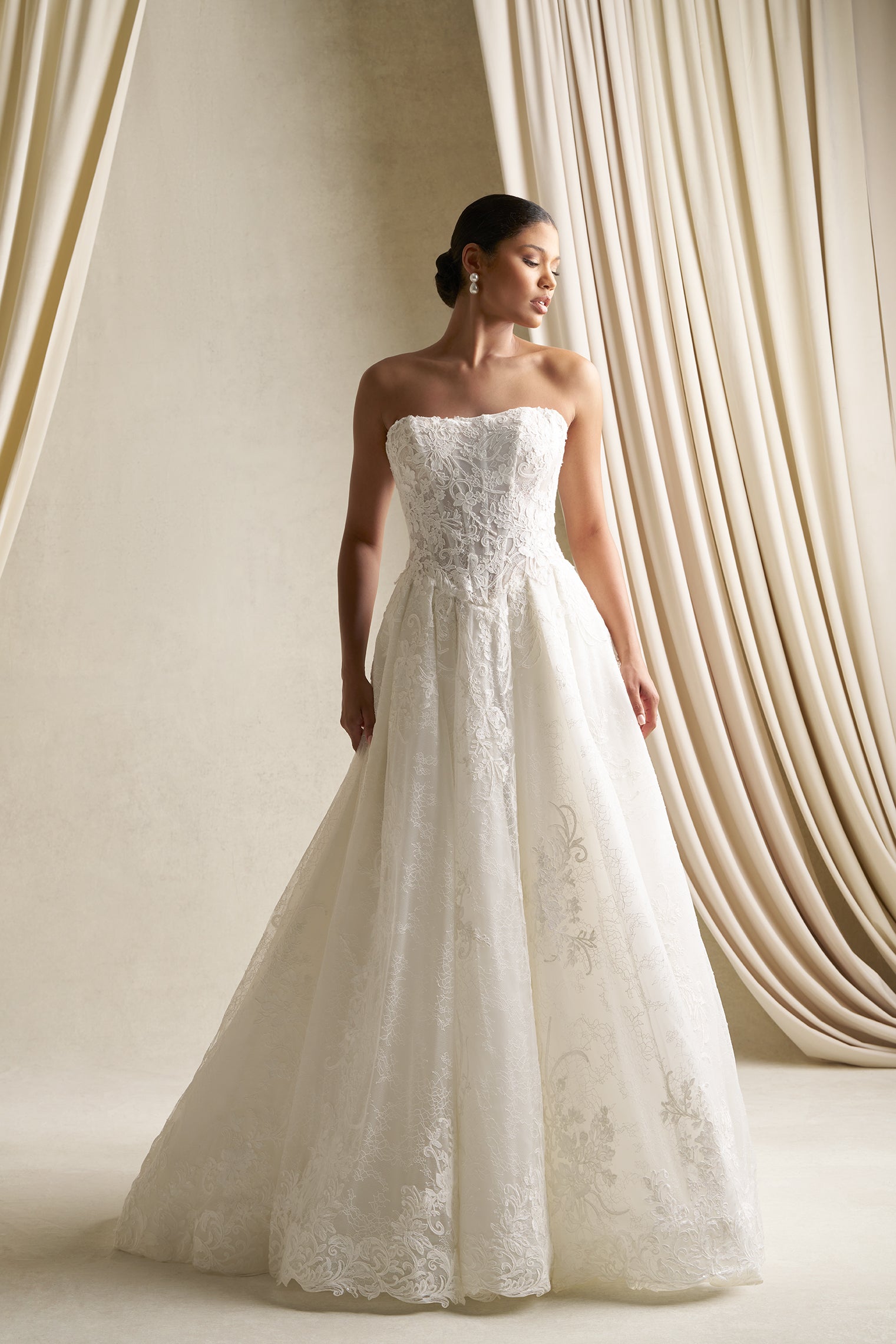 C807 – Allure Bridals