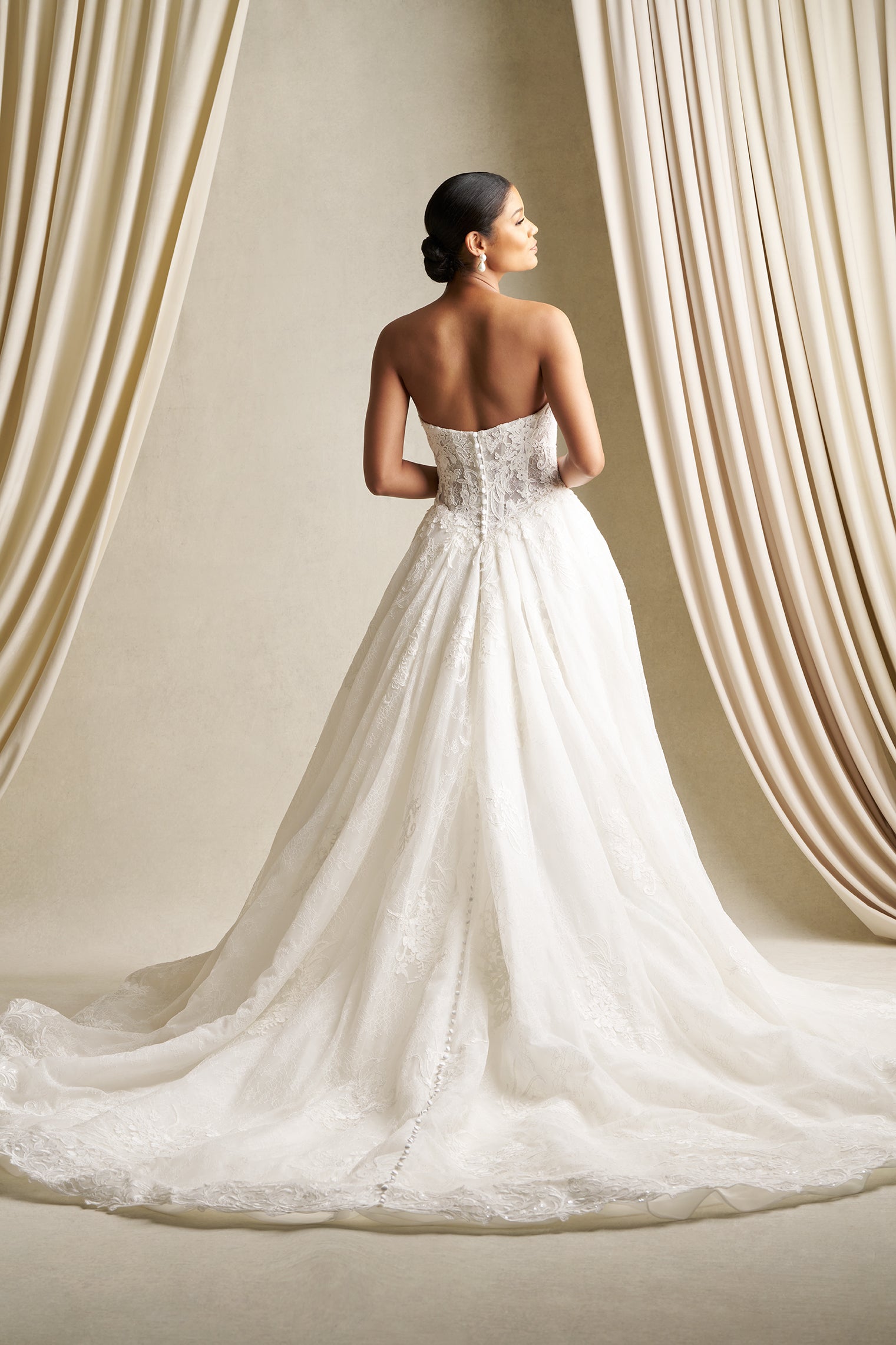 C807 – Allure Bridals