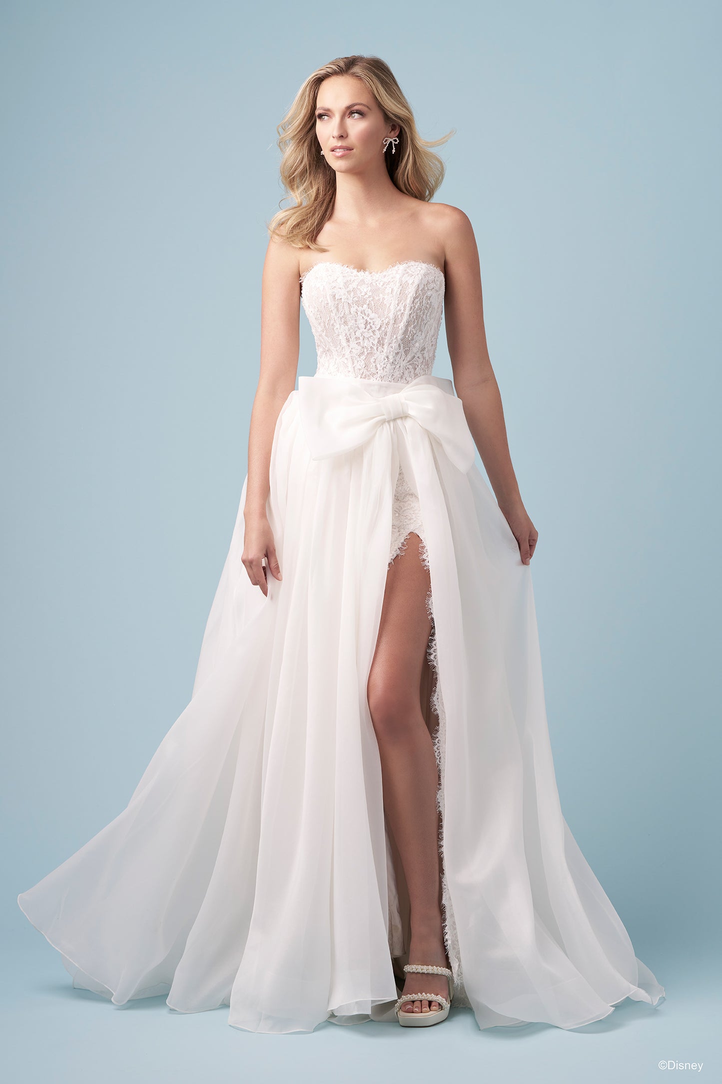 D477T - Snow White Train