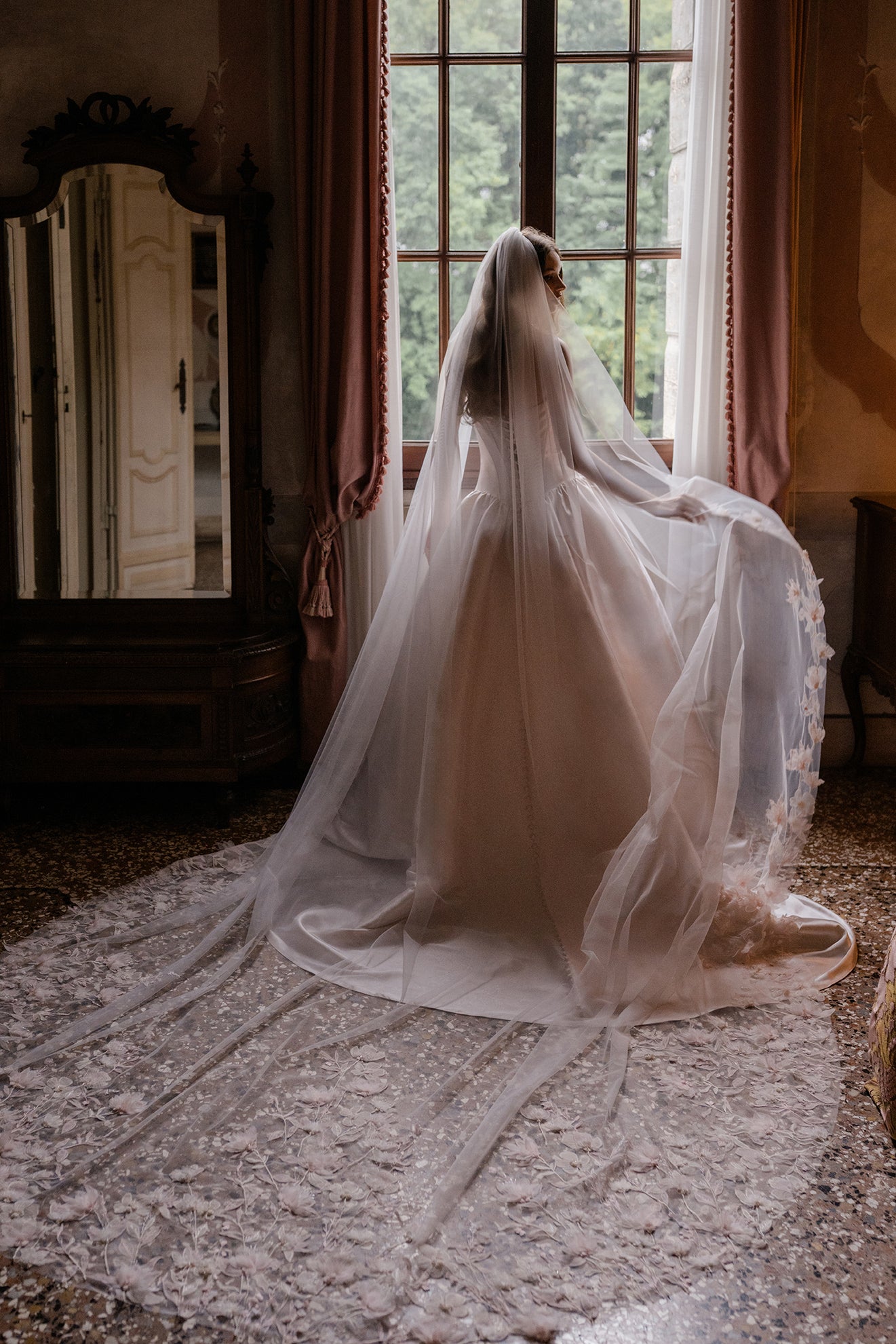 V096C – Allure Bridals