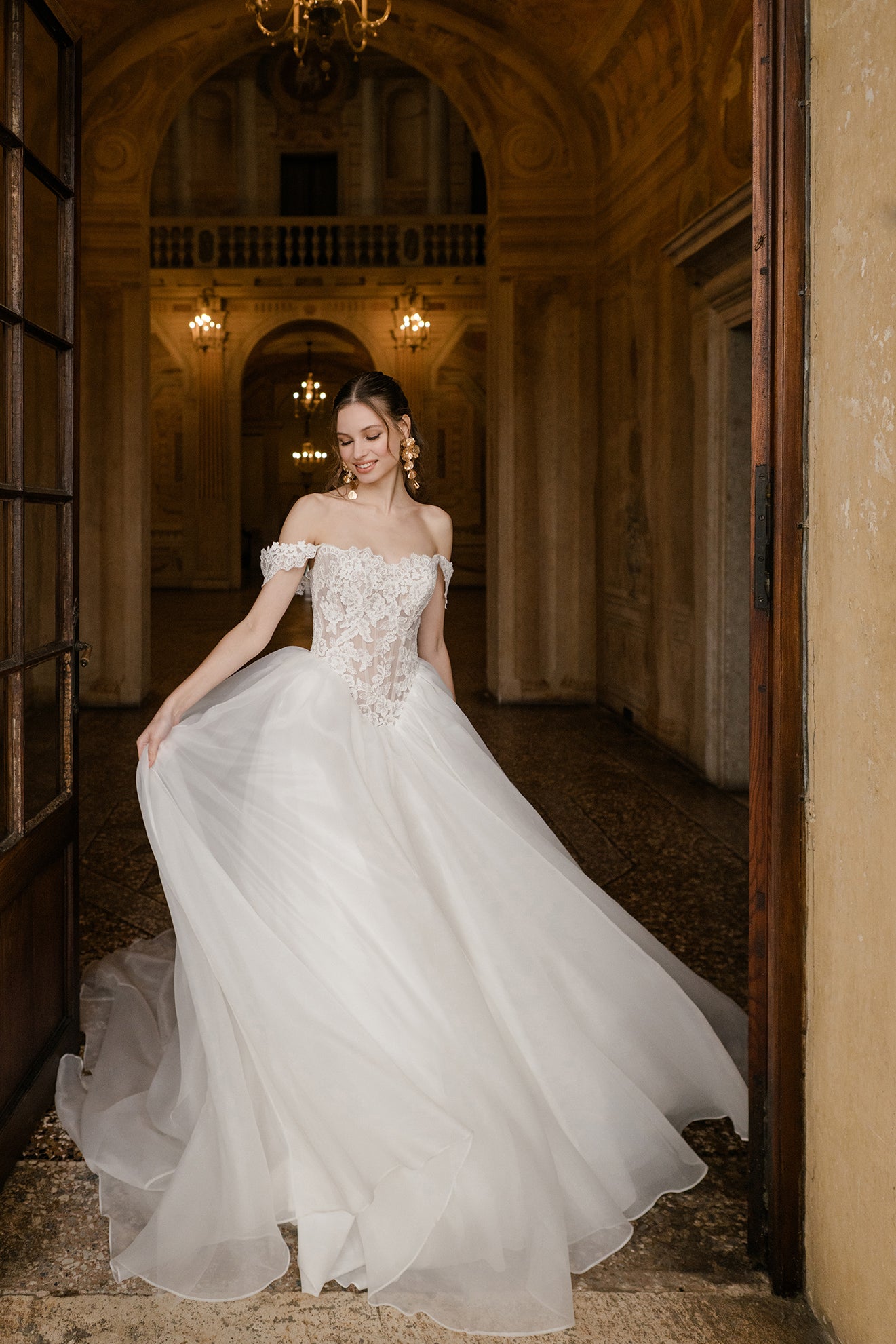 E625 - Mary Delany – Allure Bridals