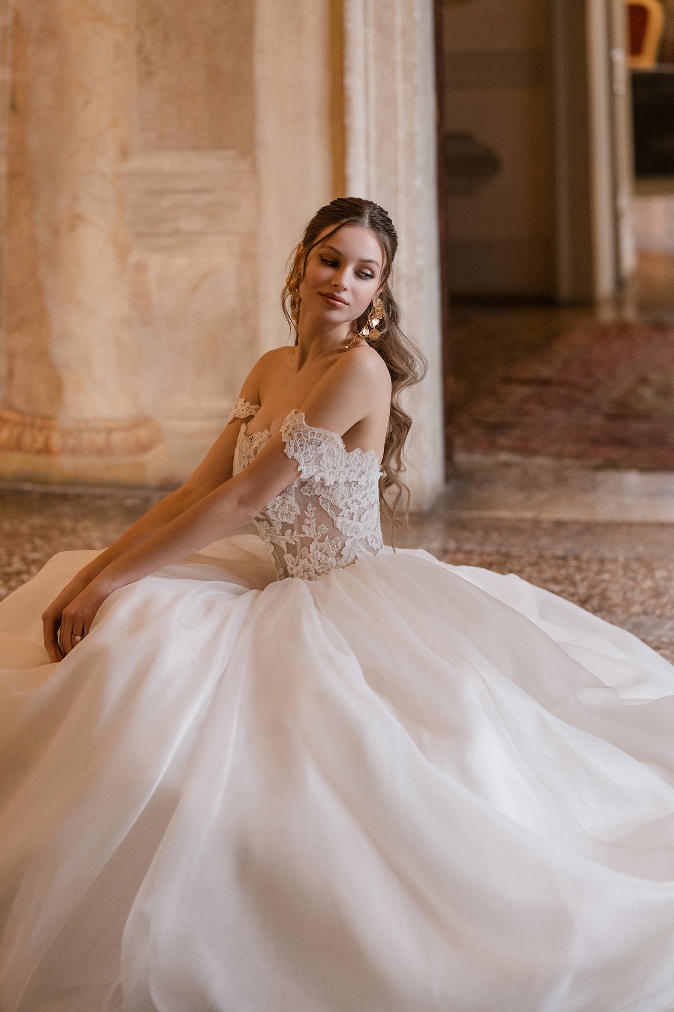 E625 - Mary Delany – Allure Bridals