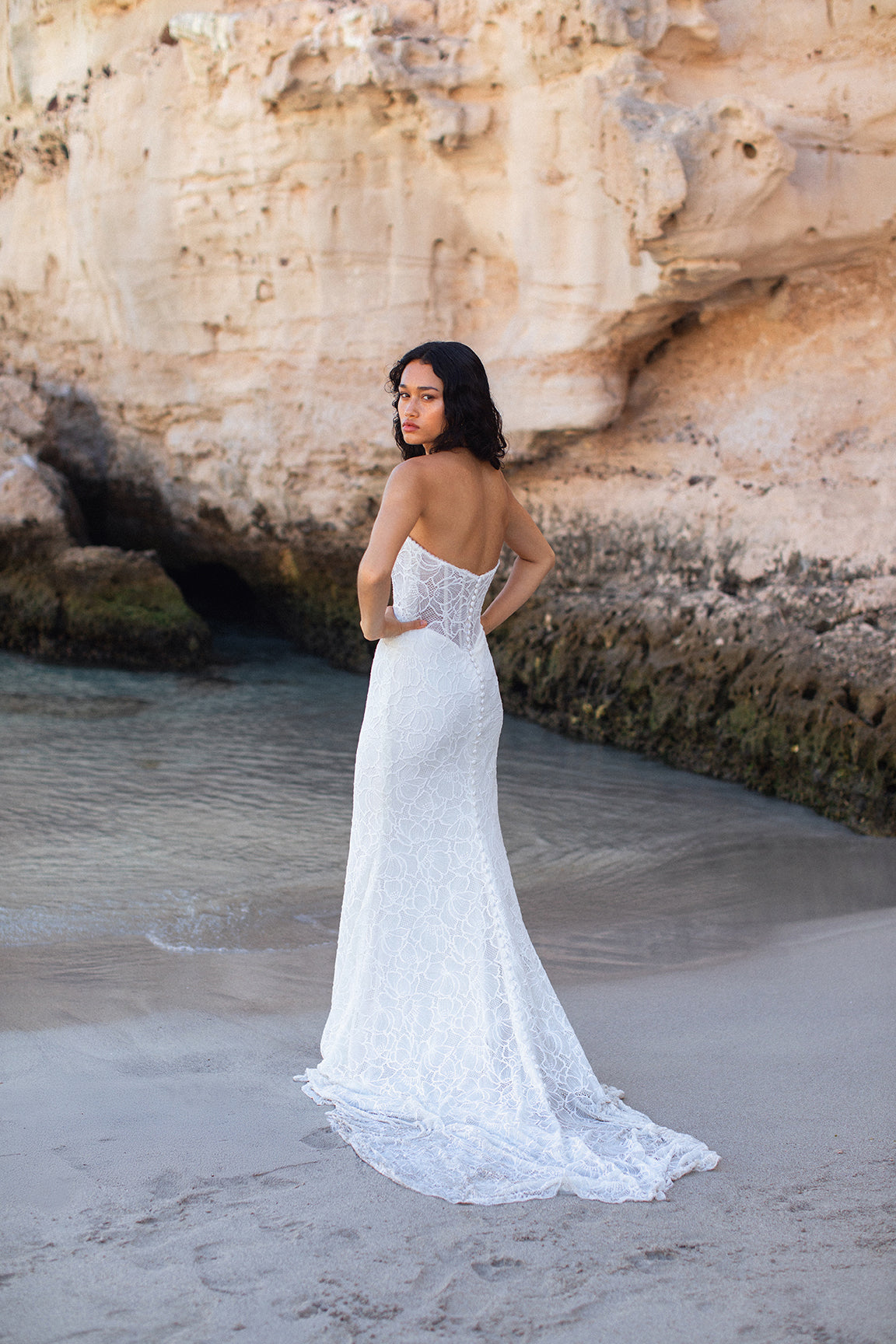 F401 - Shelli – Allure Bridals