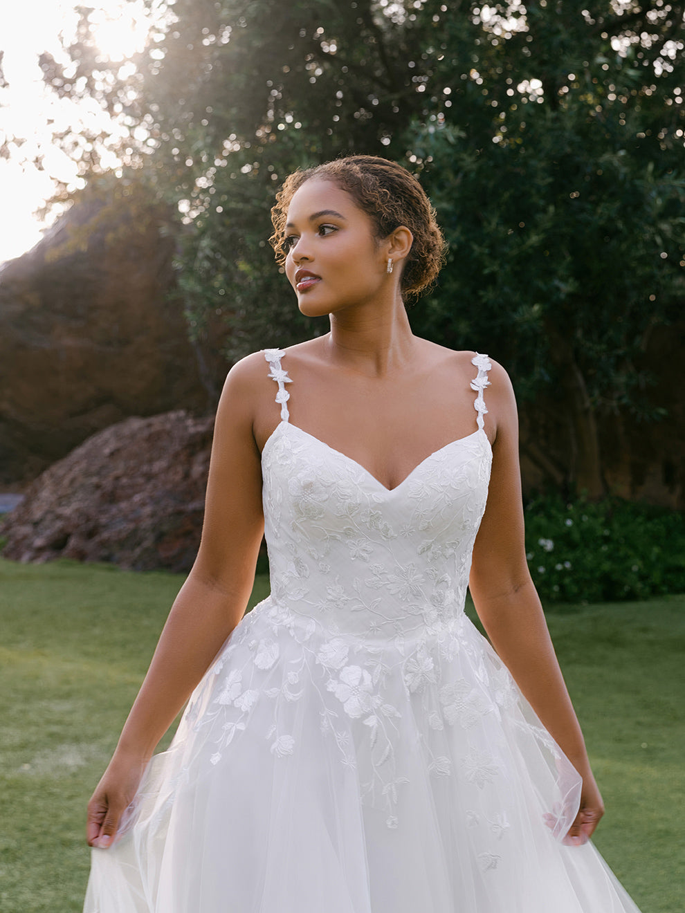 R3912 – Allure Bridals
