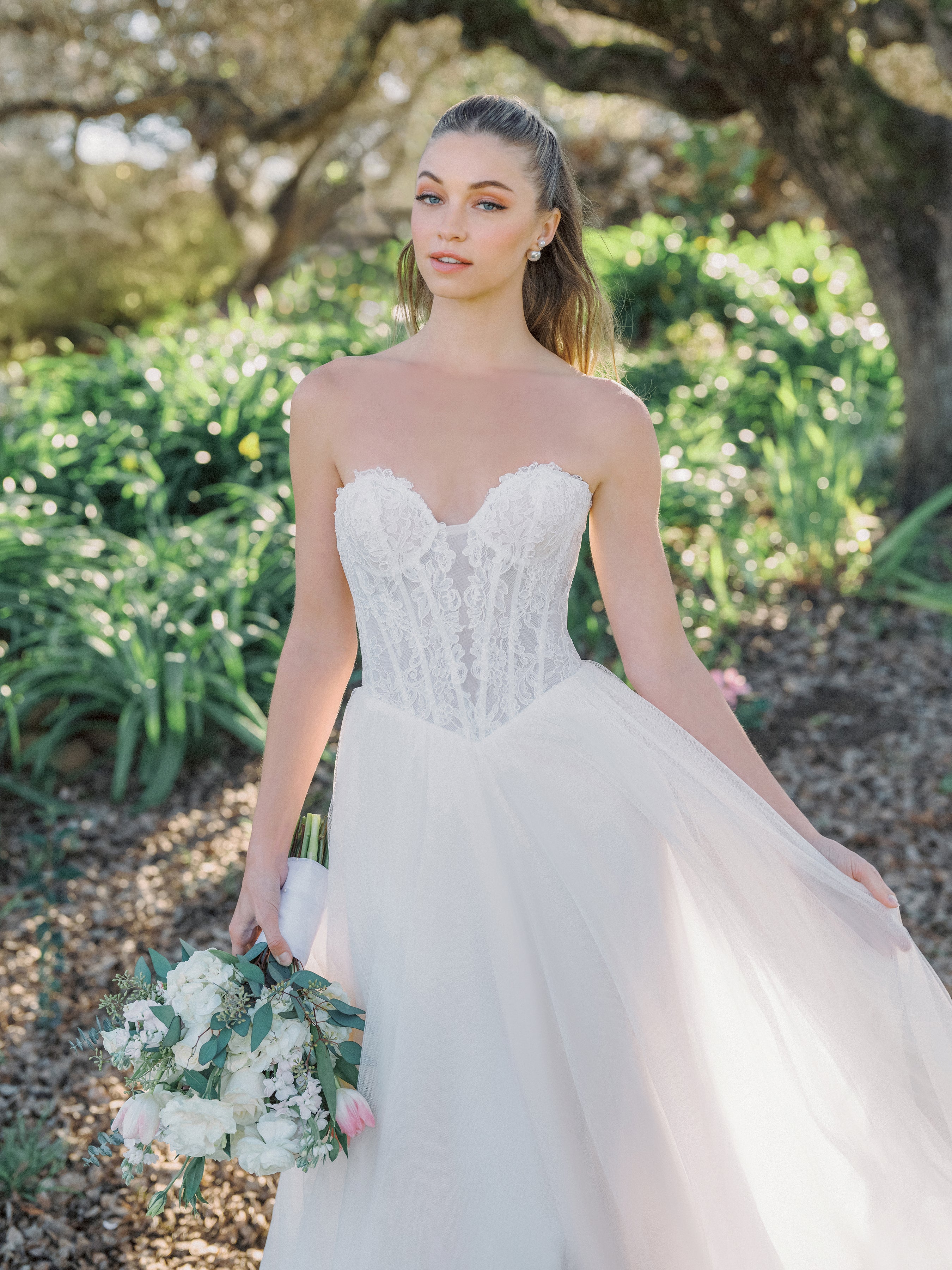 R3985 – Allure Bridals
